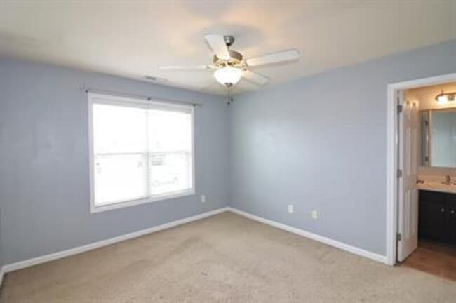 Building Photo - 198 Collinwood Dr