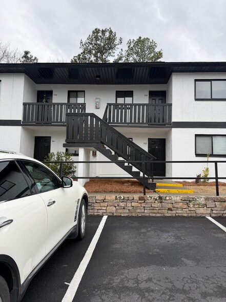 Building Photo - 500 Windsong Cir