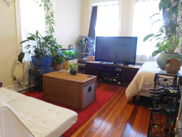 Building Photo - 165 Kelton St