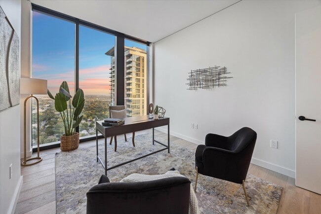 Building Photo - 610 Davis St