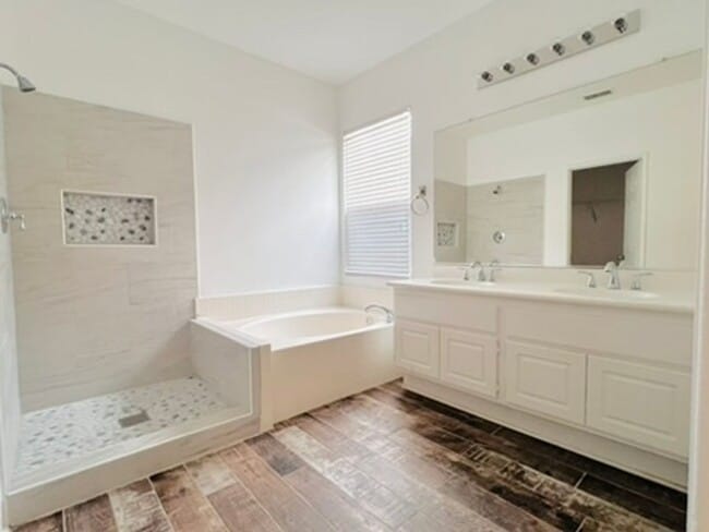 Building Photo - MOVE-IN READY RENTAL – AVAILABLE NOW!
