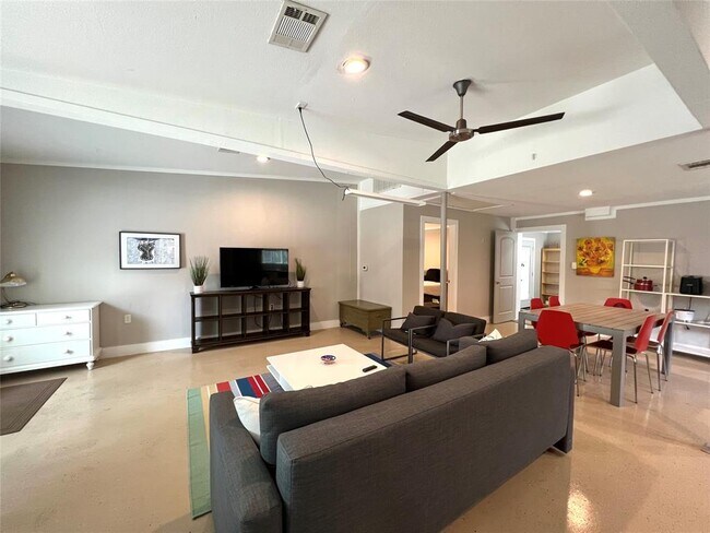 Building Photo - 3500 Del Robles Dr