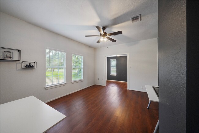 Building Photo - 316 Burr St