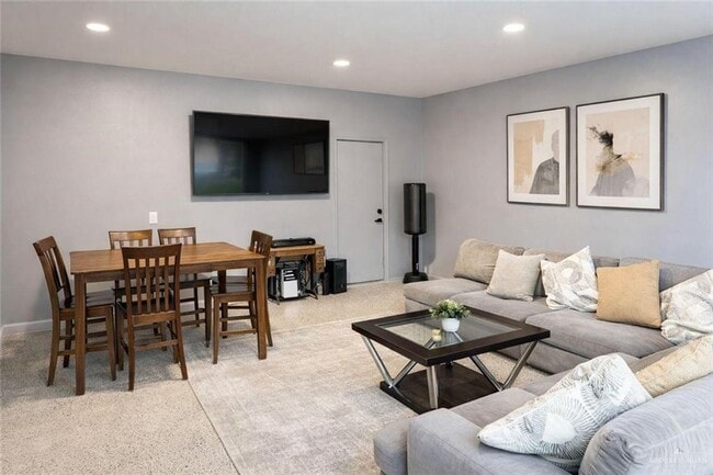 Building Photo - 15 El Sendero Ct