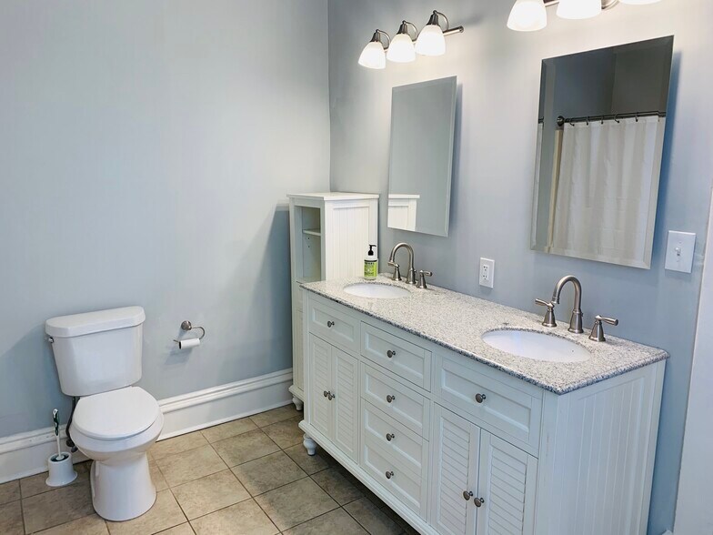 Building Photo - 903 Montgomery St