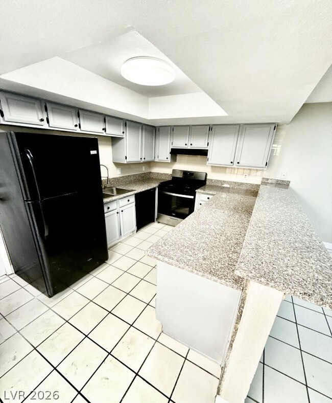 Building Photo - 2654 Aracatuba Ave