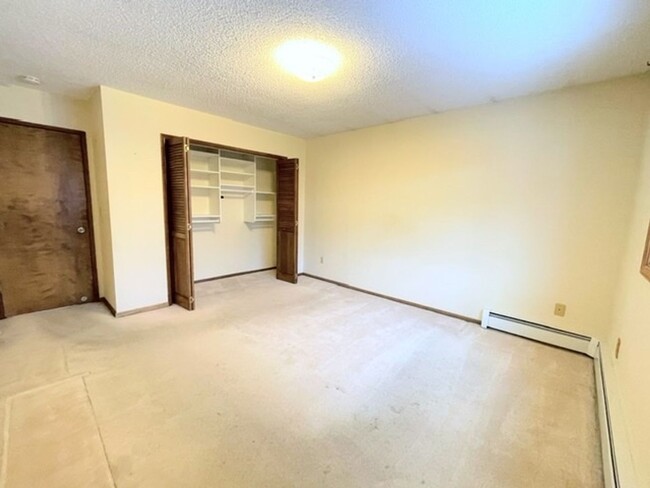 Building Photo - East Anchorage Four Bedroom Home with Bonu...