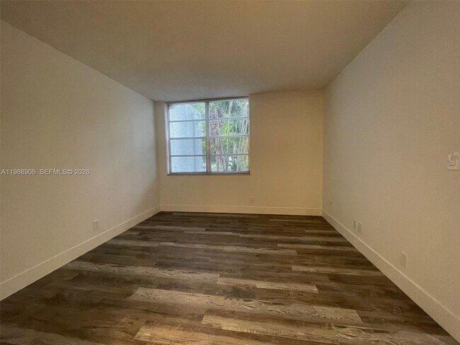 Building Photo - 9441 Live Oak Pl