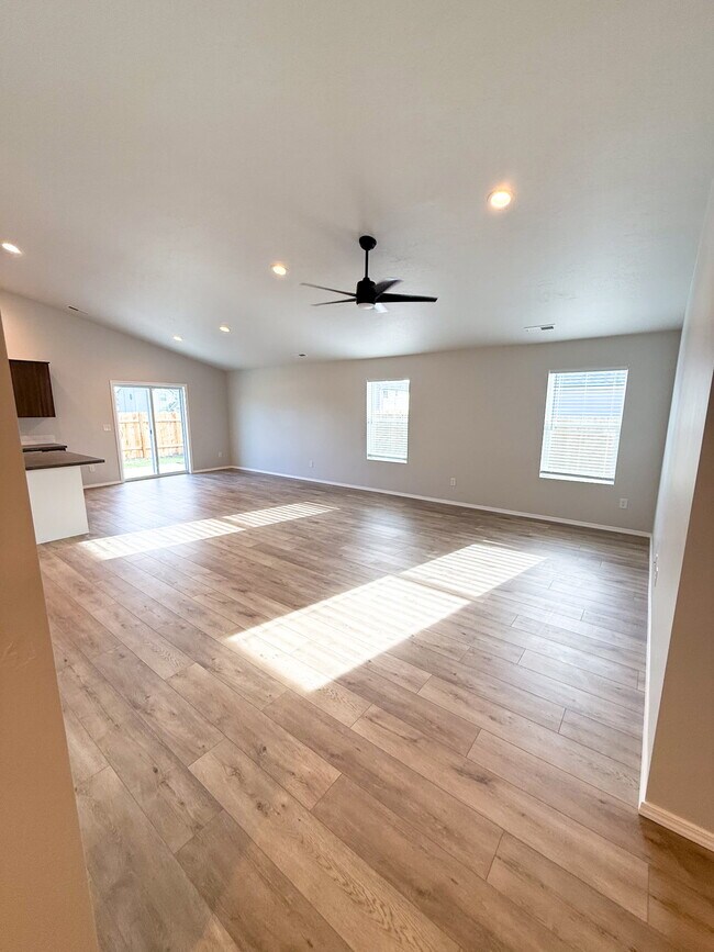 Building Photo - 1367 Silver Vly St