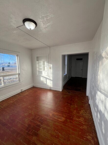 Building Photo - 749 Park Dr