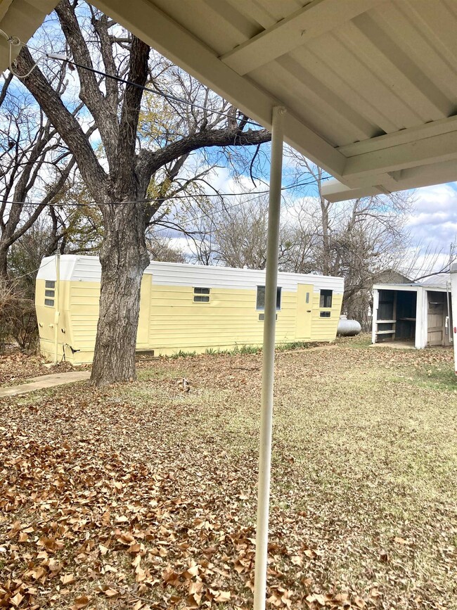 Building Photo - 703 W Ollie St