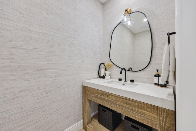 Building Photo - 200 NE 2nd Ave