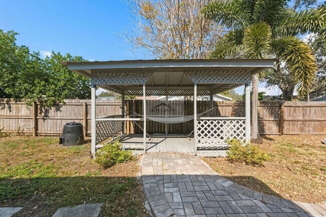 Building Photo - 4619 W Bay Villa Ave