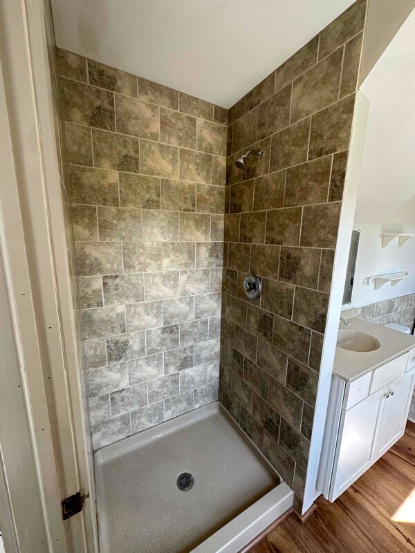 Building Photo - 38 Pine St