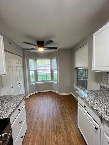kitchen - 207 Cross Pointe Ct