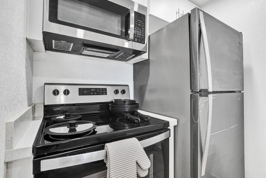 Building Photo - 777 NW 155th Ln