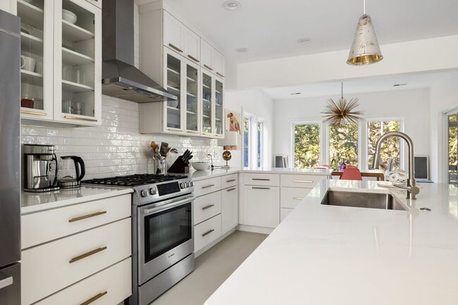 Building Photo - 508 E Huron Ave