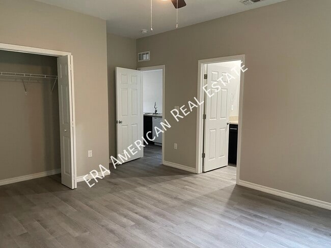 Building Photo - 709 Robinson Ave E