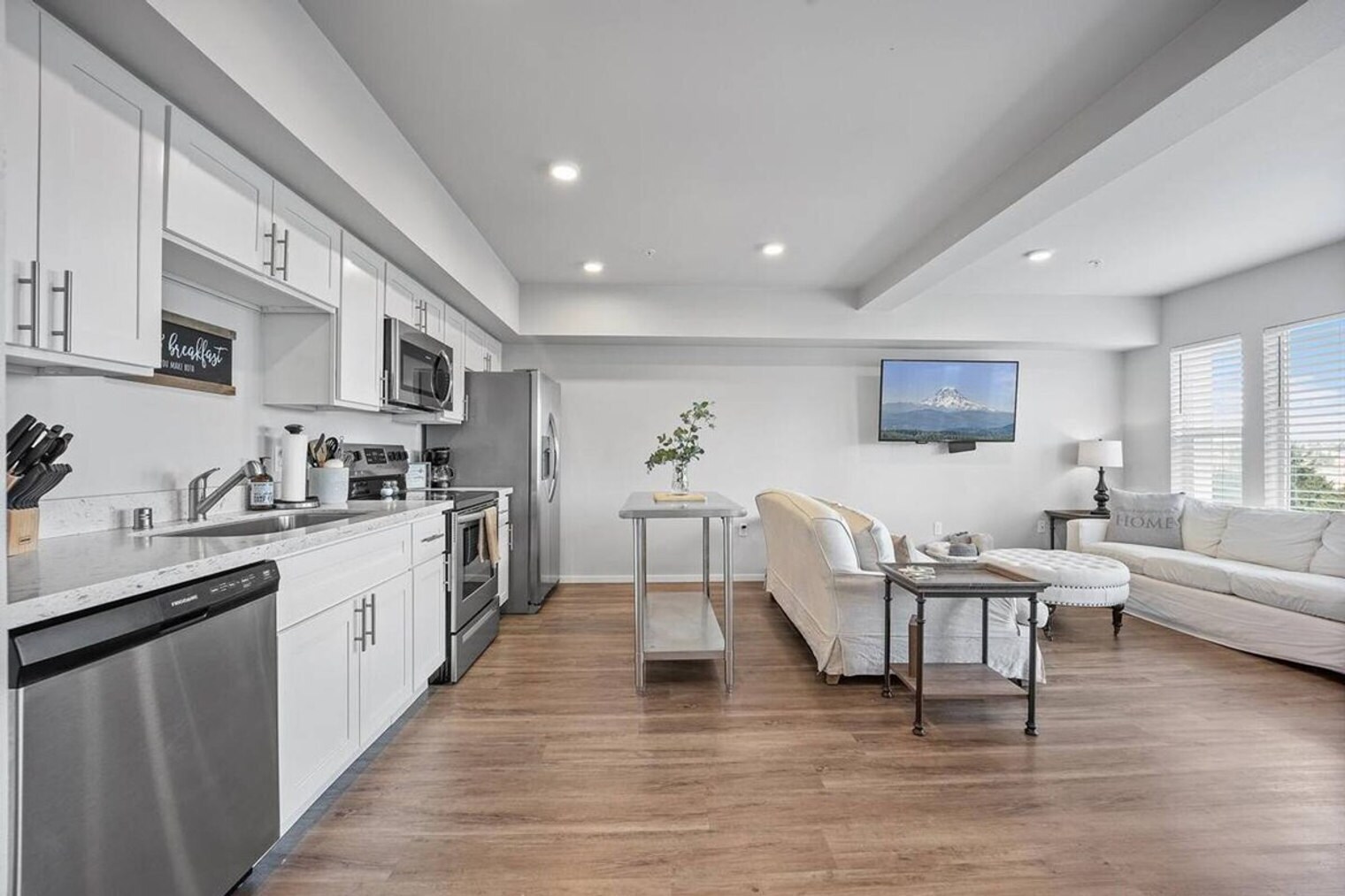 Building Photo - 624 E 32nd St