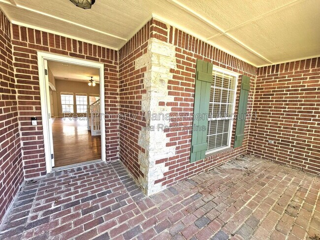 Building Photo - 809 West Granger St N