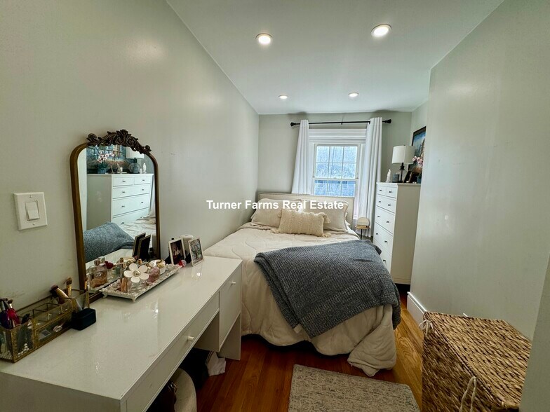 Building Photo - 91 Hudson St