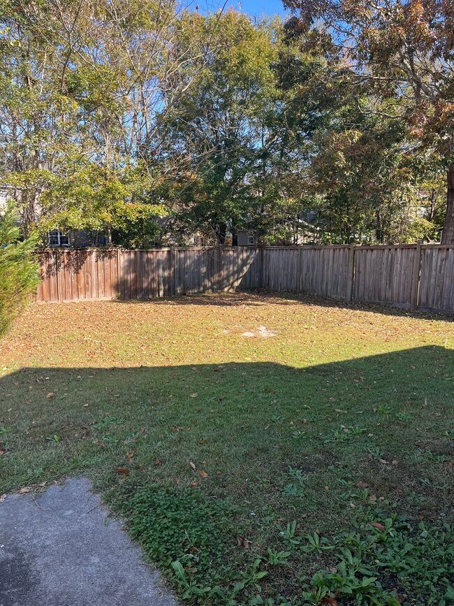 Building Photo - Great Neighborhood with Community Pool