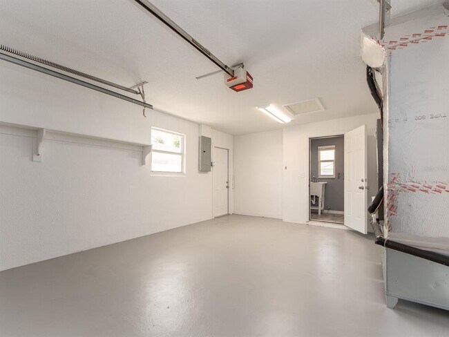 Building Photo - 682 Druid Park Dr W