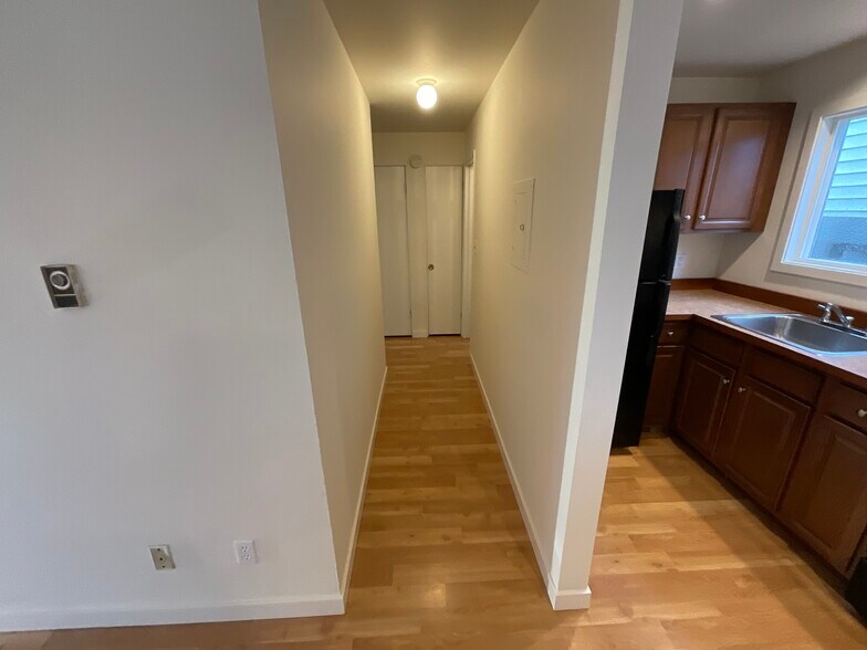 Building Photo - 935 N 85th St