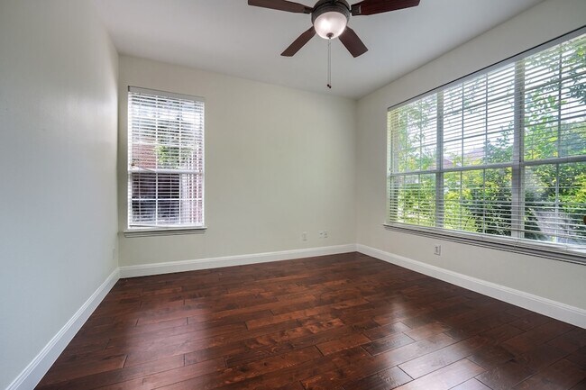 Building Photo - 812 Brookwater Dr