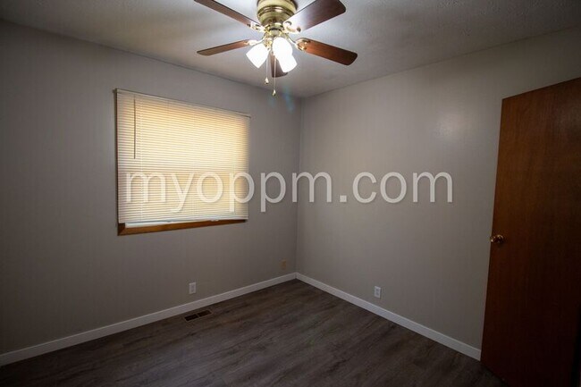 Building Photo - 9129 Grand Ave