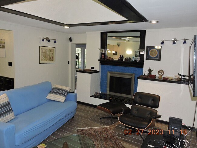 Building Photo - Great Southdowns Home on Parade Route