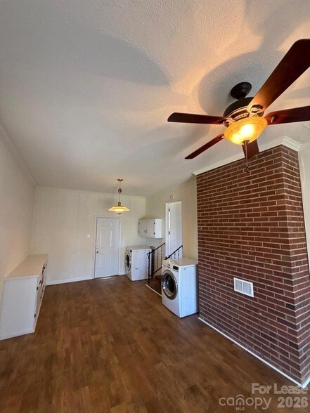 Building Photo - 104 Stowe Rd