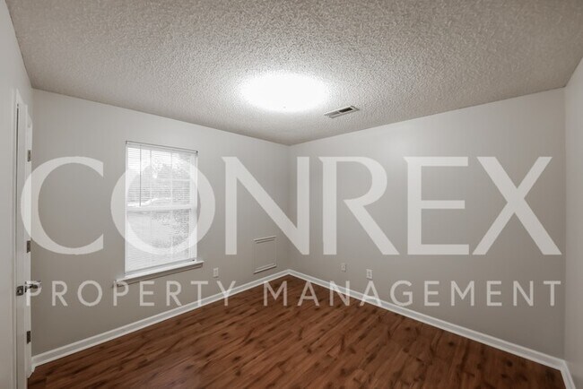 Building Photo - Fantastic 3 Bedroom