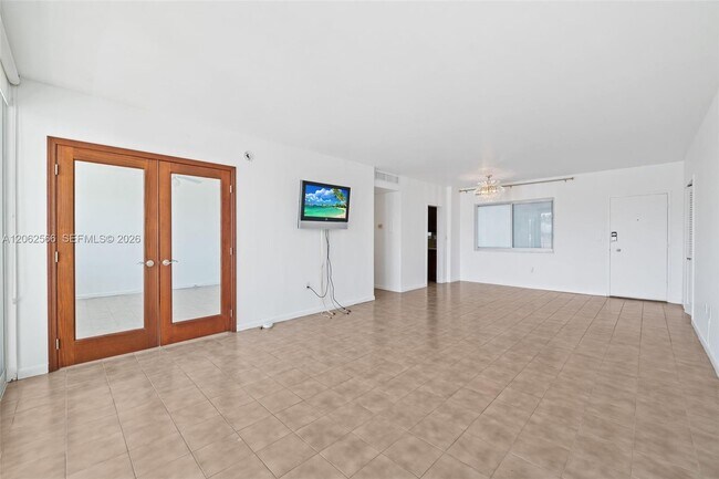 Building Photo - 9101 E Bay Harbor Dr