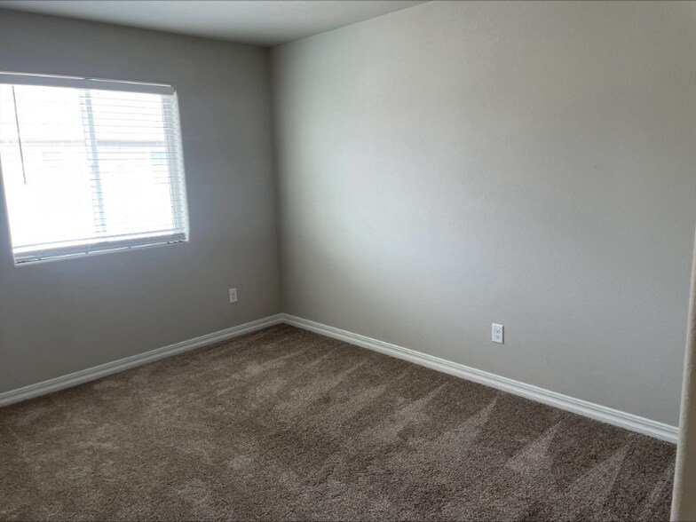 Building Photo - 7864 Bone Crk Pt