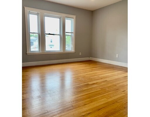 Building Photo - 32 Holten St