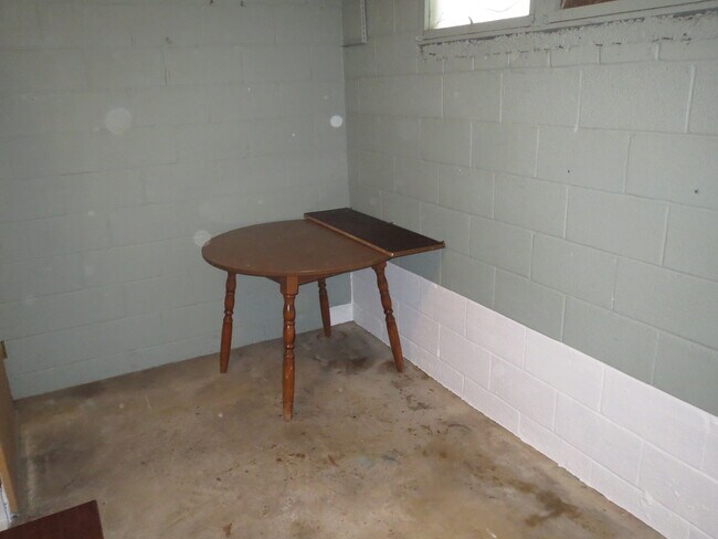 Building Photo - 1409/1411 E. Court