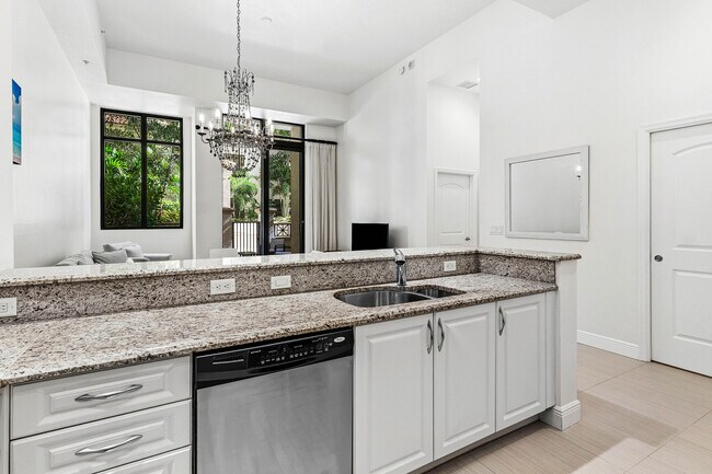 Building Photo - 701 S Olive Ave