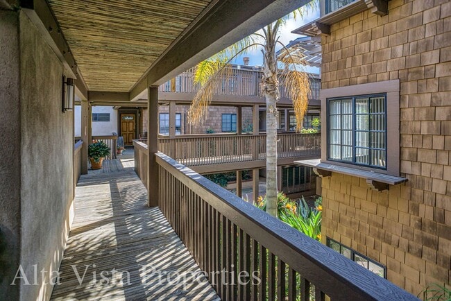 Building Photo - Villa La Jolla Dr 8840-204