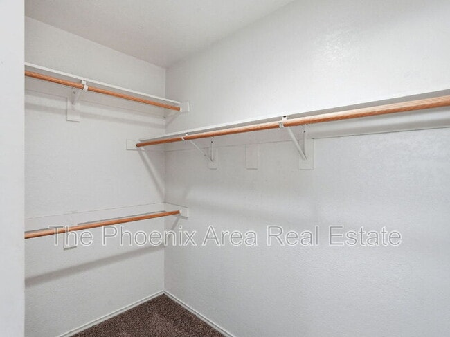 Building Photo - 2232 W Lindner Ave