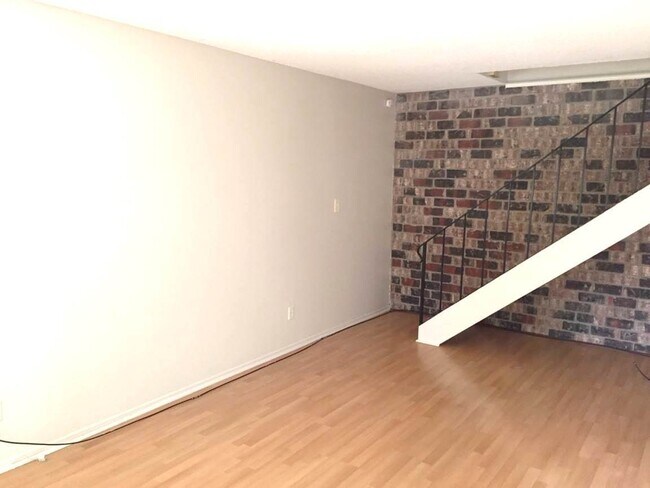 Building Photo - Epic REA: Cozy 2BR Near UC Davis w/ Garage...