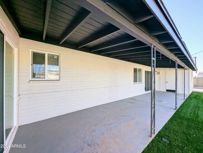 Building Photo - 121 N Flint Cir