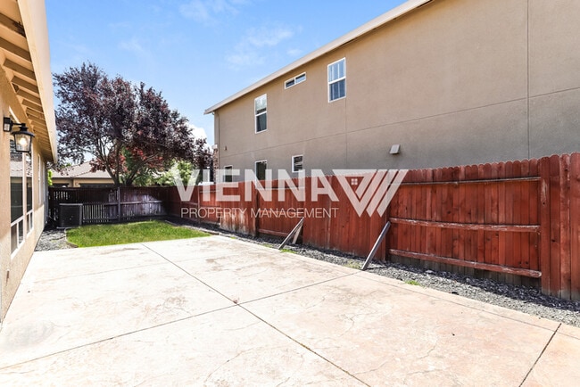 Building Photo - 1311 Green Ravine Dr