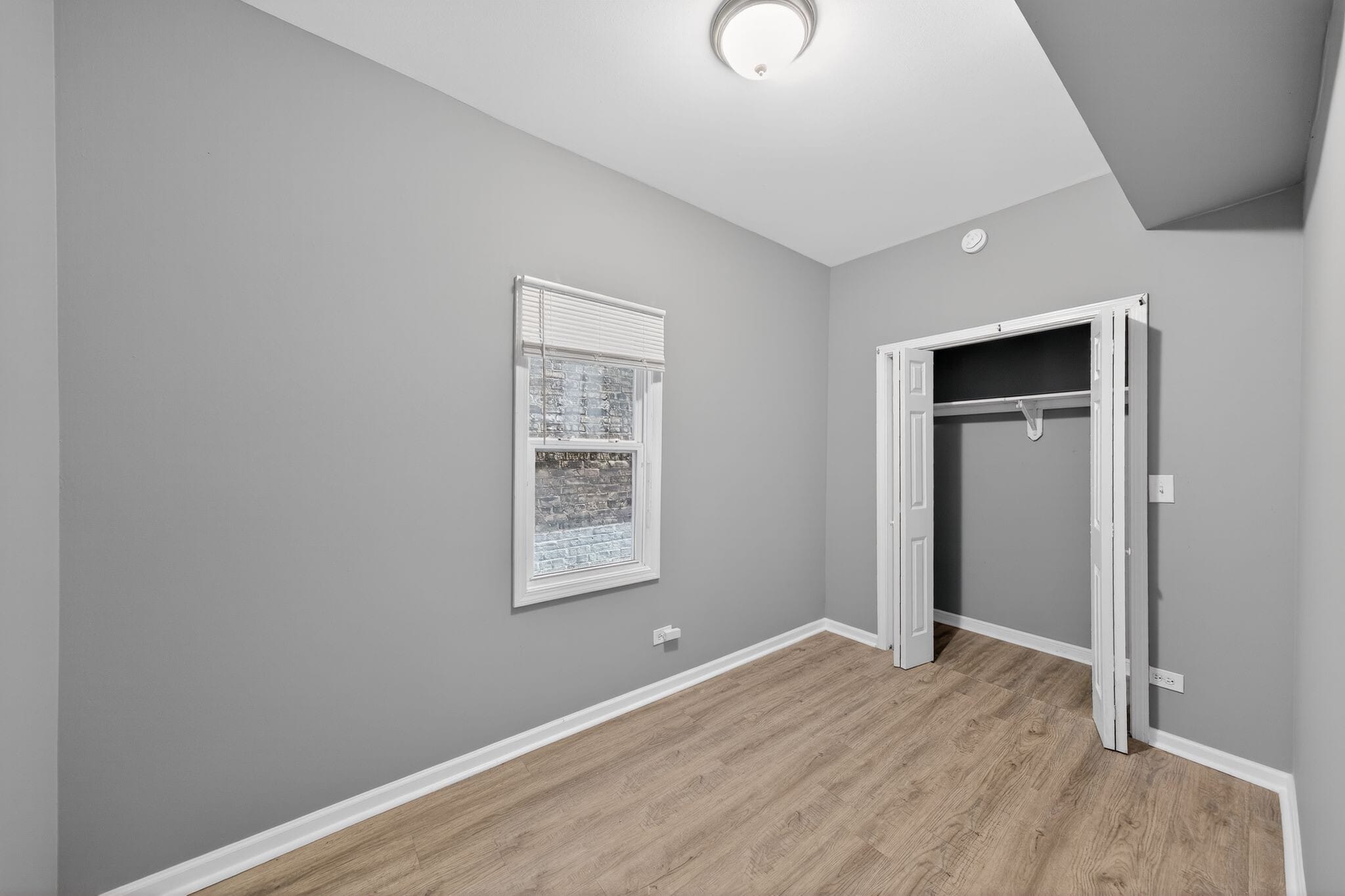 Building Photo - 8428 S Escanaba Ave