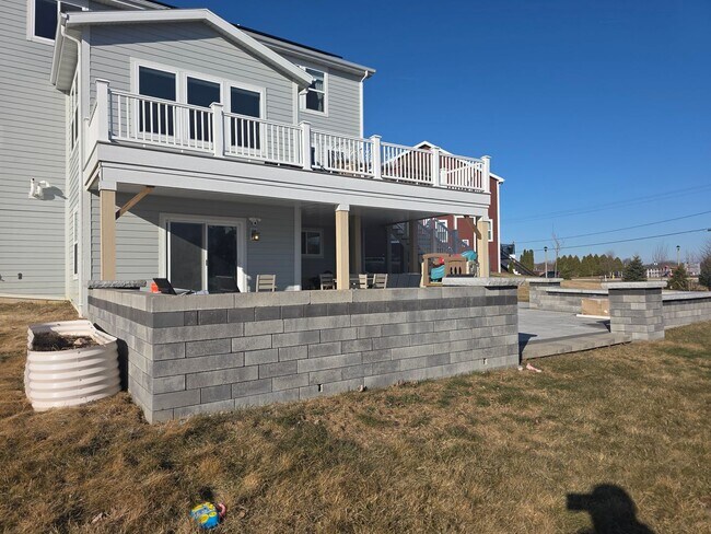 Building Photo - Updated 5 bedroom Sussex home