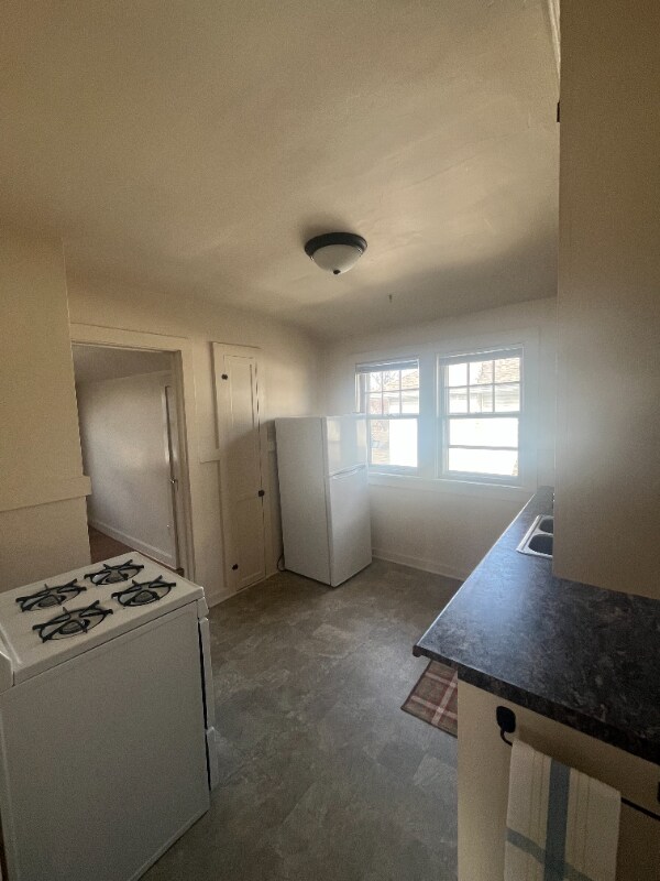 Building Photo - 38 Pasadena Pl