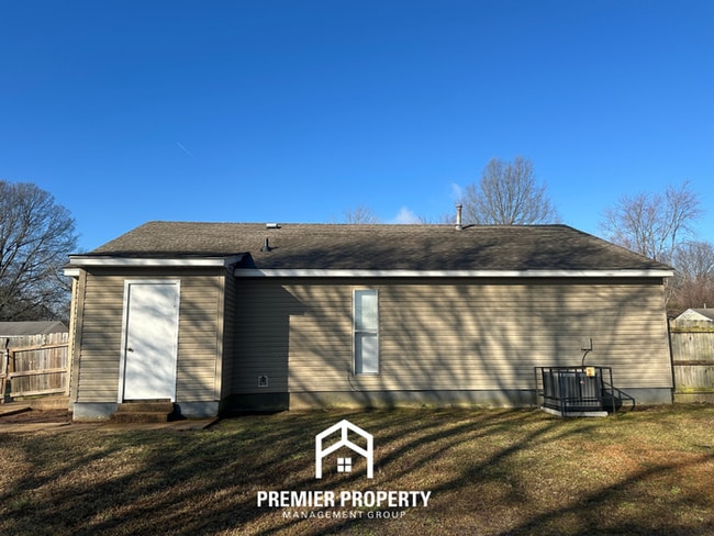 Building Photo - Move-In Ready 4BR Memphis Home w/ Hardwood Floors & Fenced Backyard