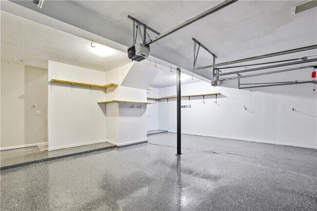 Building Photo - 7110 Woodland Ln