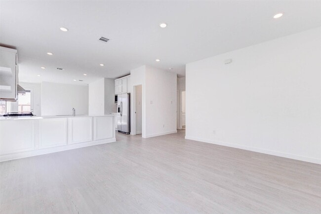 Building Photo - 27410 Sweetwater Bay Dr