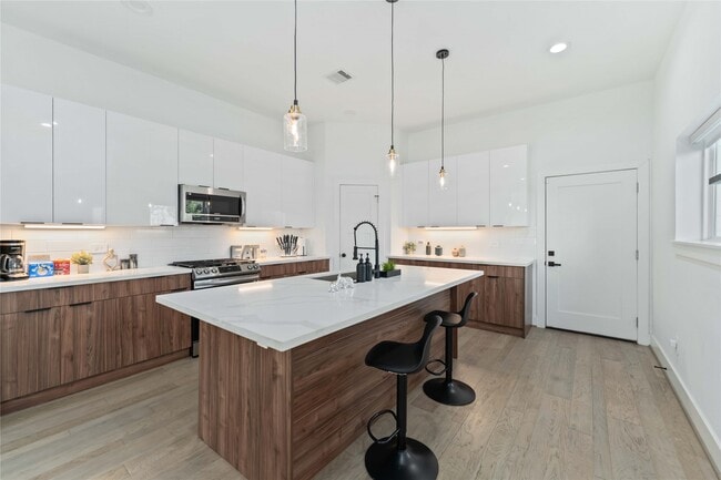 Building Photo - 3034 Gray St